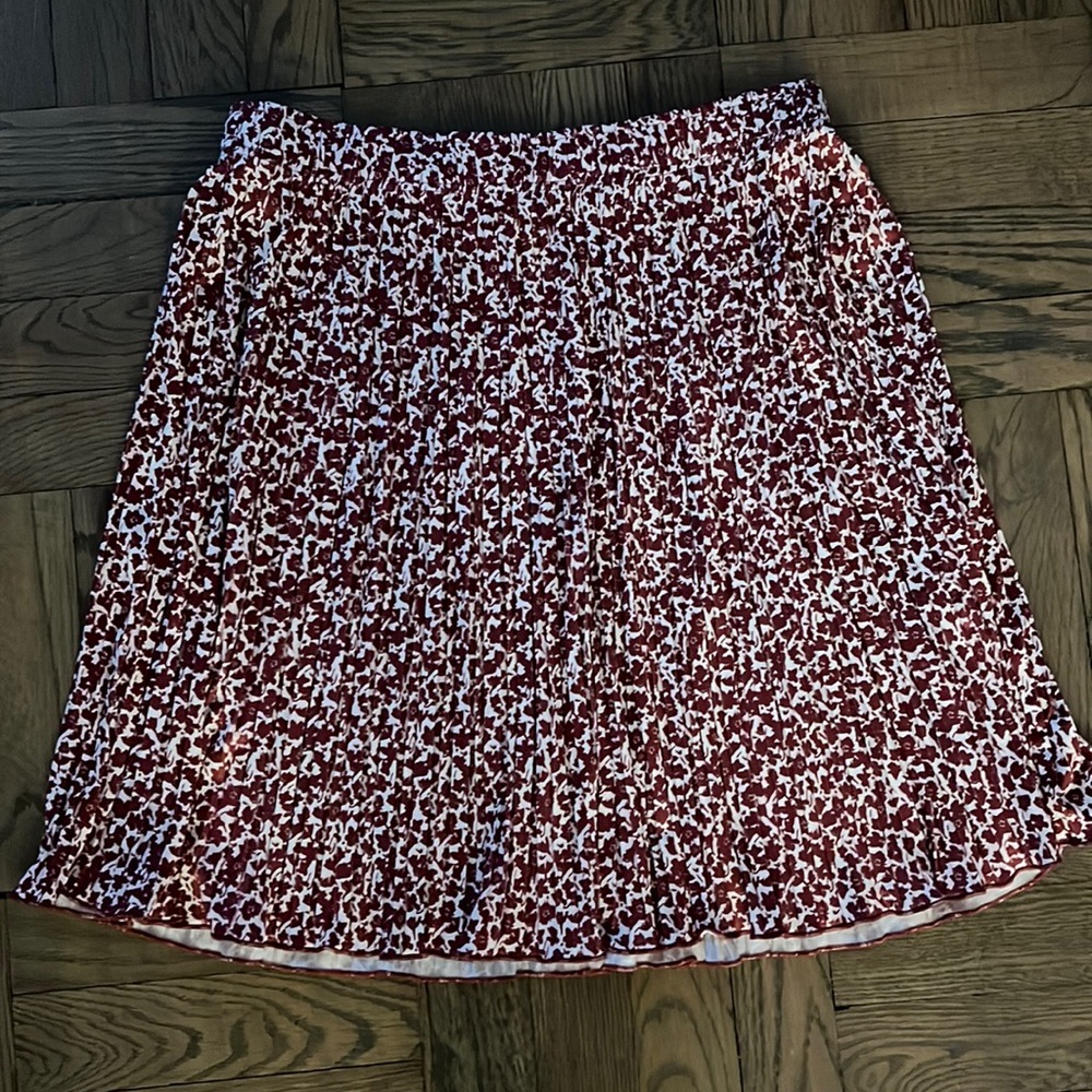 NWT Loft Printed Elastic Waist skirt. Size Medium